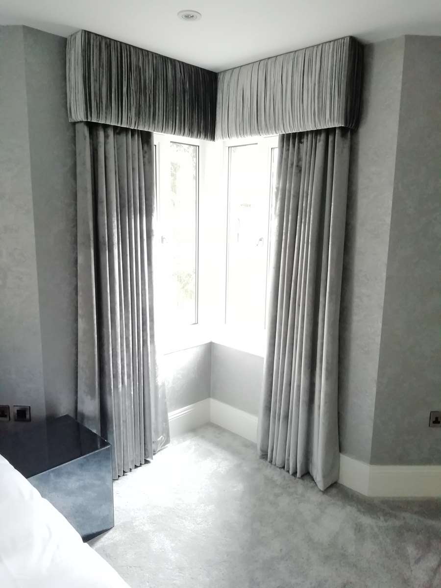corner bay pelmet and curtains